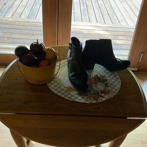 Clarks Collection Women’s Booties black leather Size 10